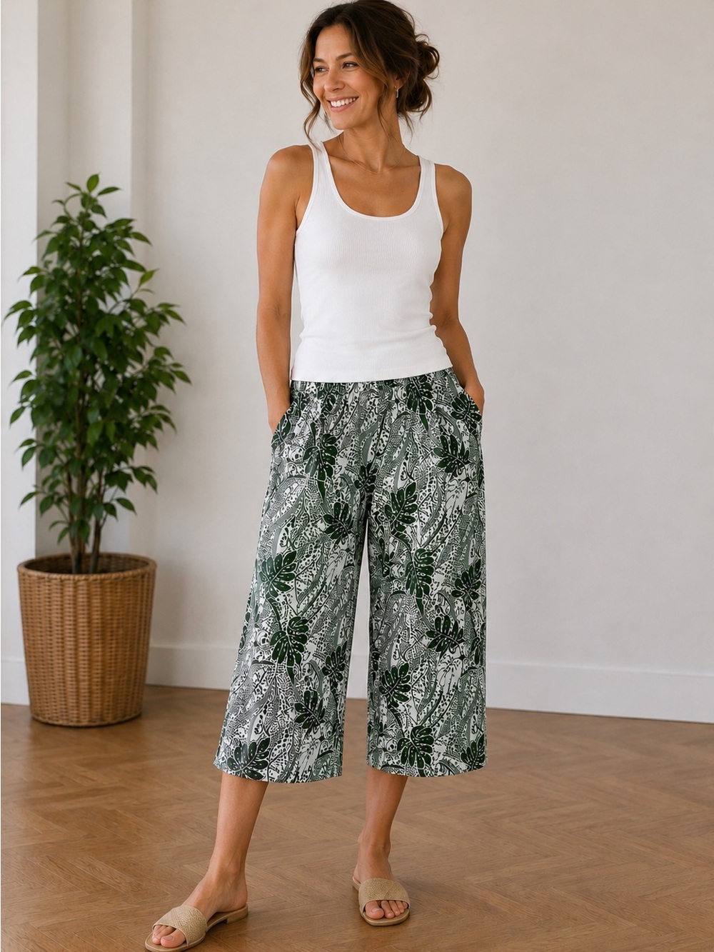 NWT Makai Beach Hawaii Capri Pants Women’s Sz Medium Large Green White Floral